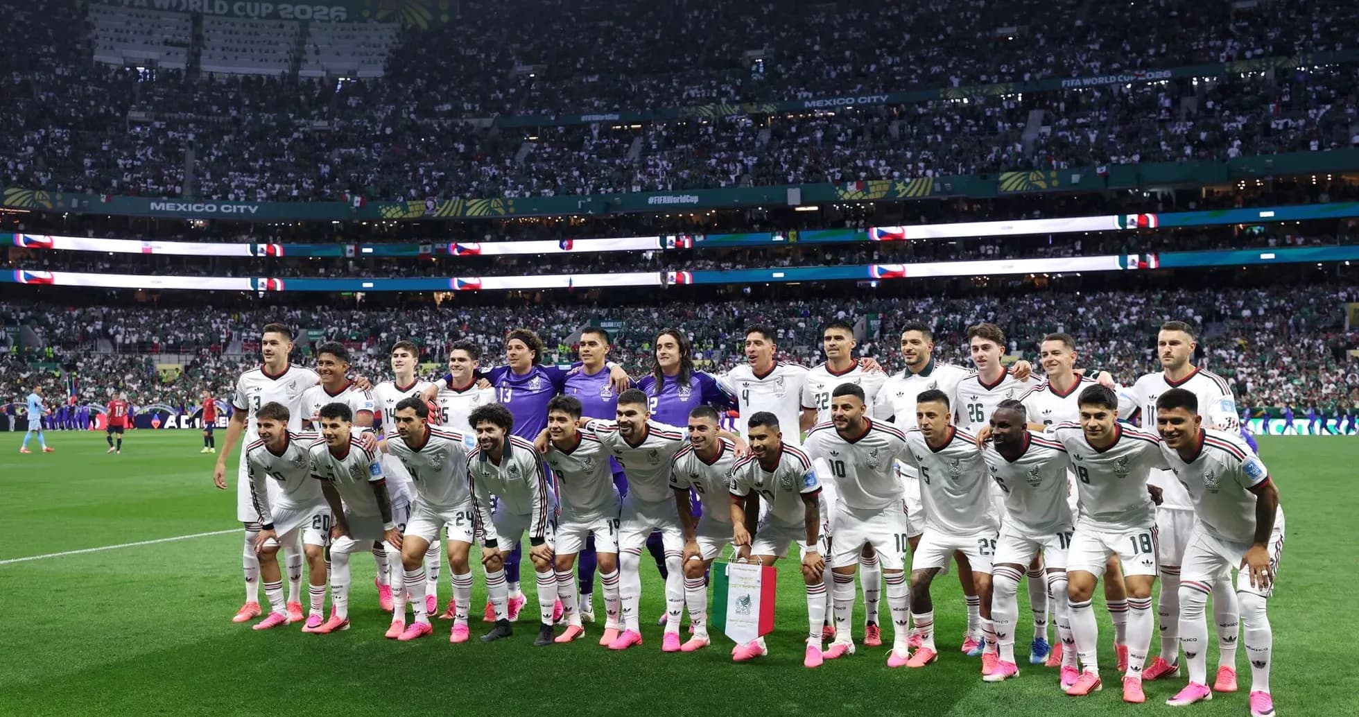 Equipo de México posando para foto en el Mundial