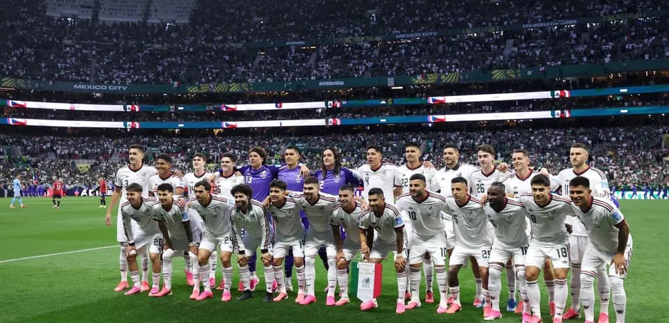 Equipo de México posando para foto en el Mundial