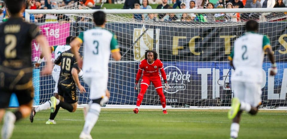 Un penalti en el partido Oakland Roots vs Miami FC