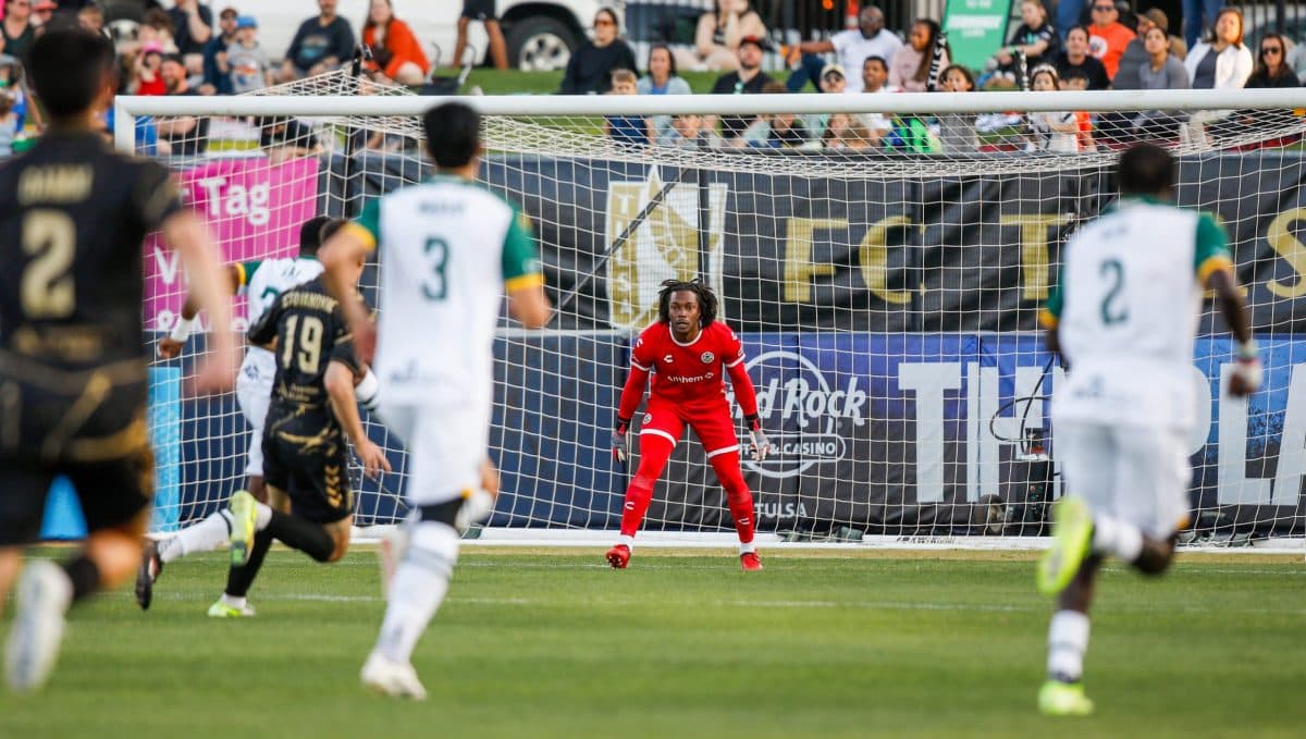 Un penalti en el partido Oakland Roots vs Miami FC