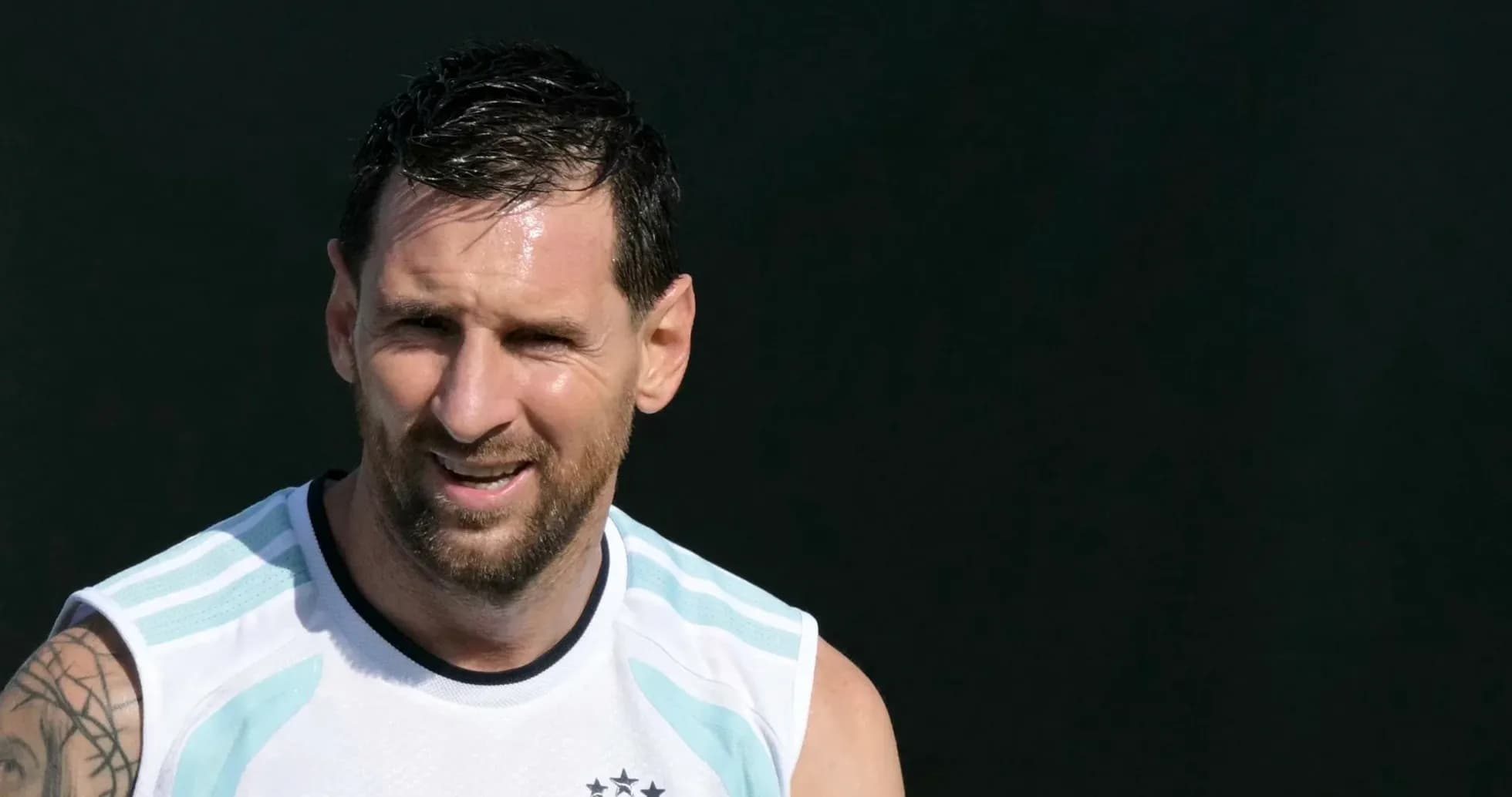 Jugador de fútbol en sesión de entrenamiento
