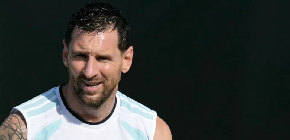 Jugador de fútbol en sesión de entrenamiento