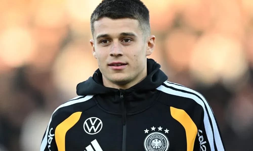 Jugador de Alemania en uniforme de entrenamiento