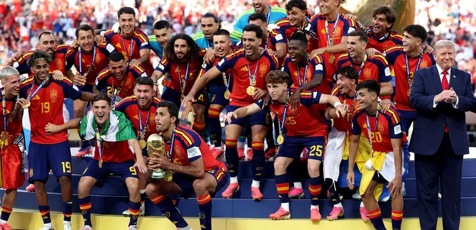 Jugadores de España celebrando su victoria en el Mundial