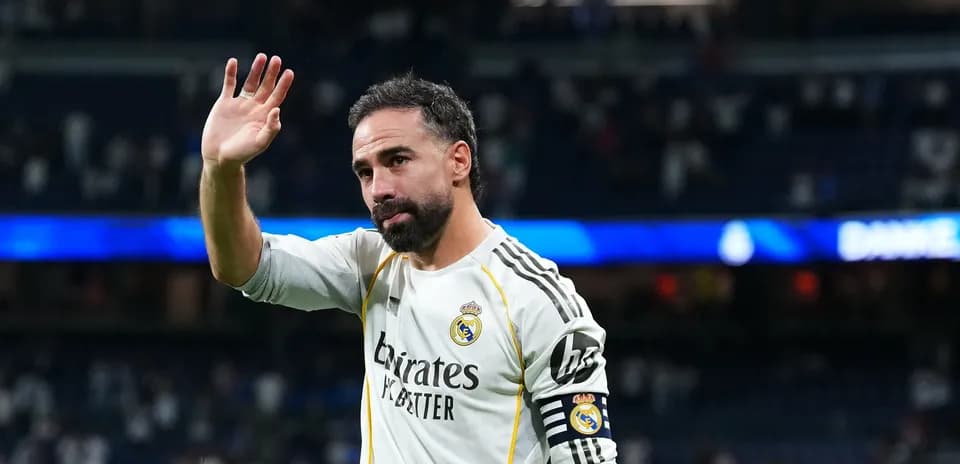Jugador de Real Madrid saludando a la afición