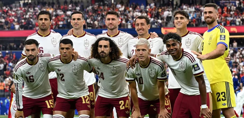 Equipo de España posando antes del partido