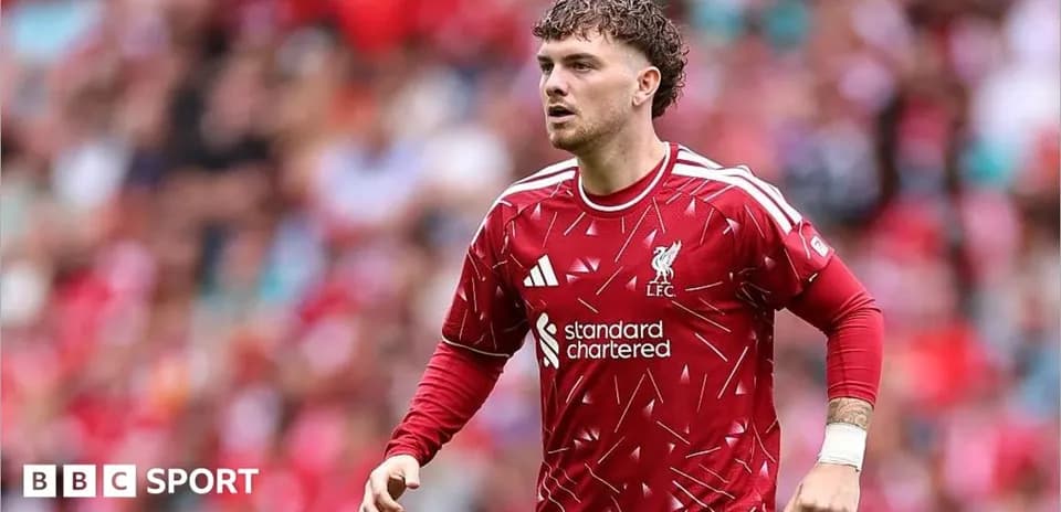 Jugador de Liverpool en el campo durante un partido