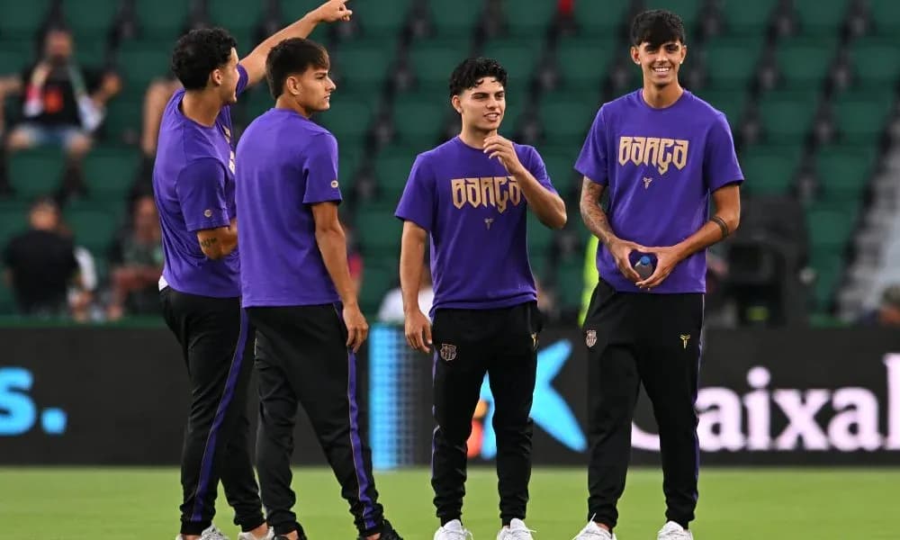 Jugadores en calentamiento antes del partido