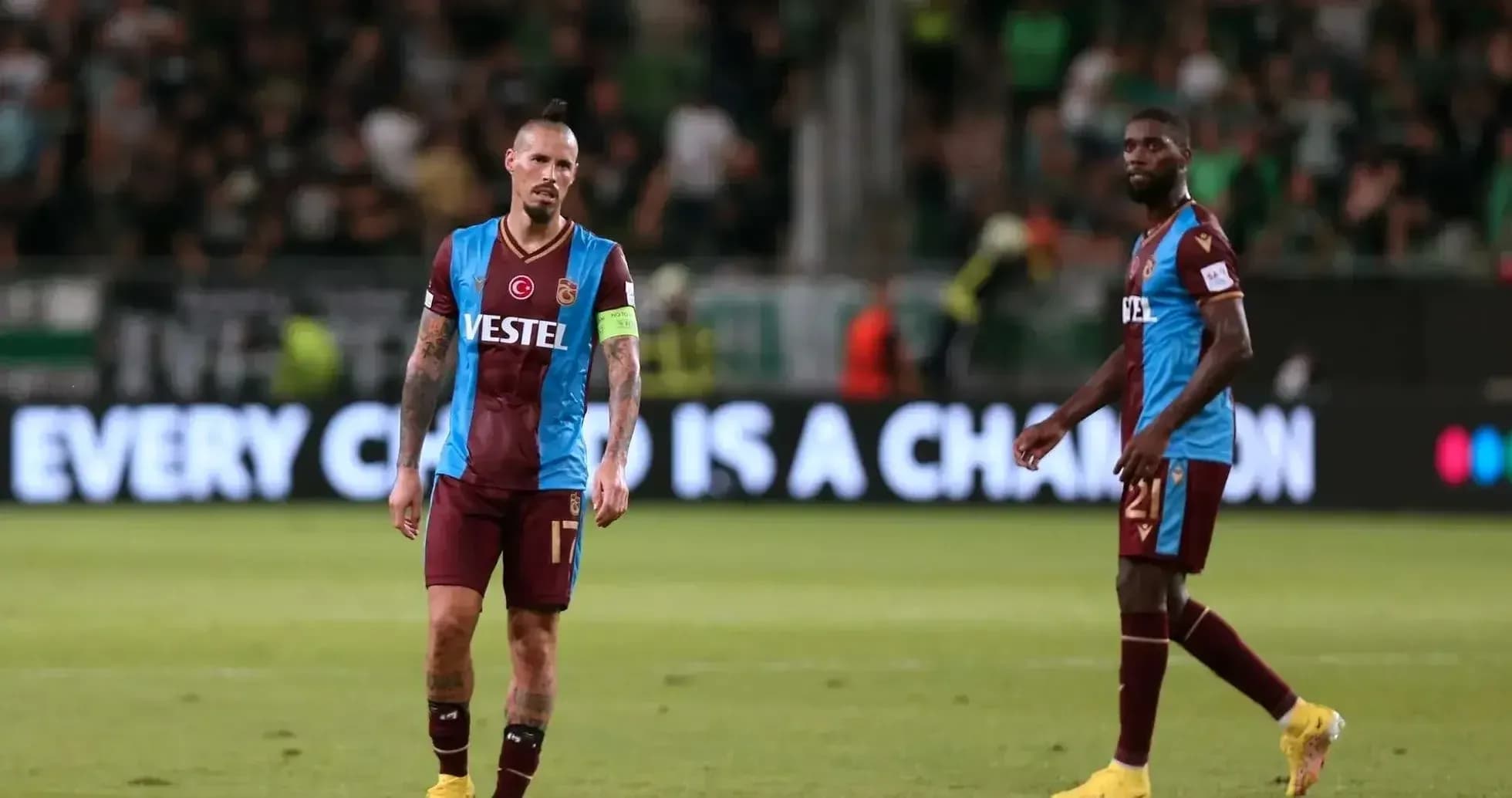 Jugadores de Trabzonspor en el campo