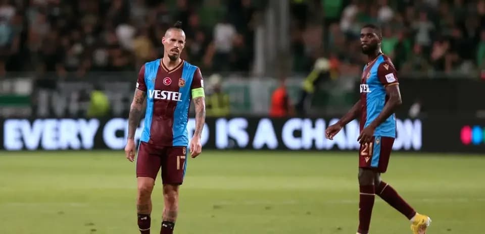 Jugadores de Trabzonspor en el campo
