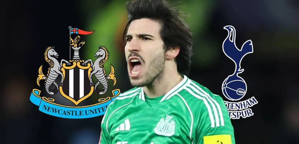 Portero de Newcastle United celebrando en el campo
