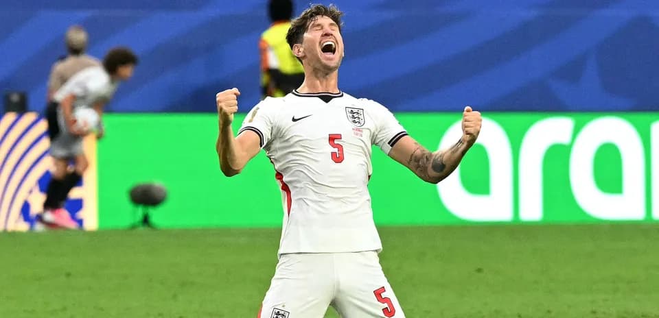 Jugador de Inglaterra celebrando una victoria en el campo