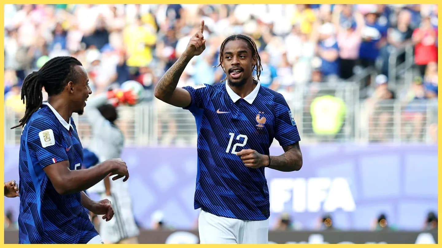Jugador de Francia celebrando un gol en partido