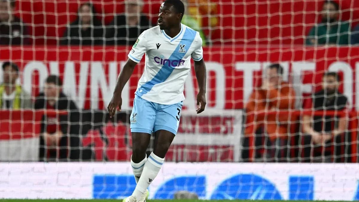 Jugador de Crystal Palace en acción durante el partido