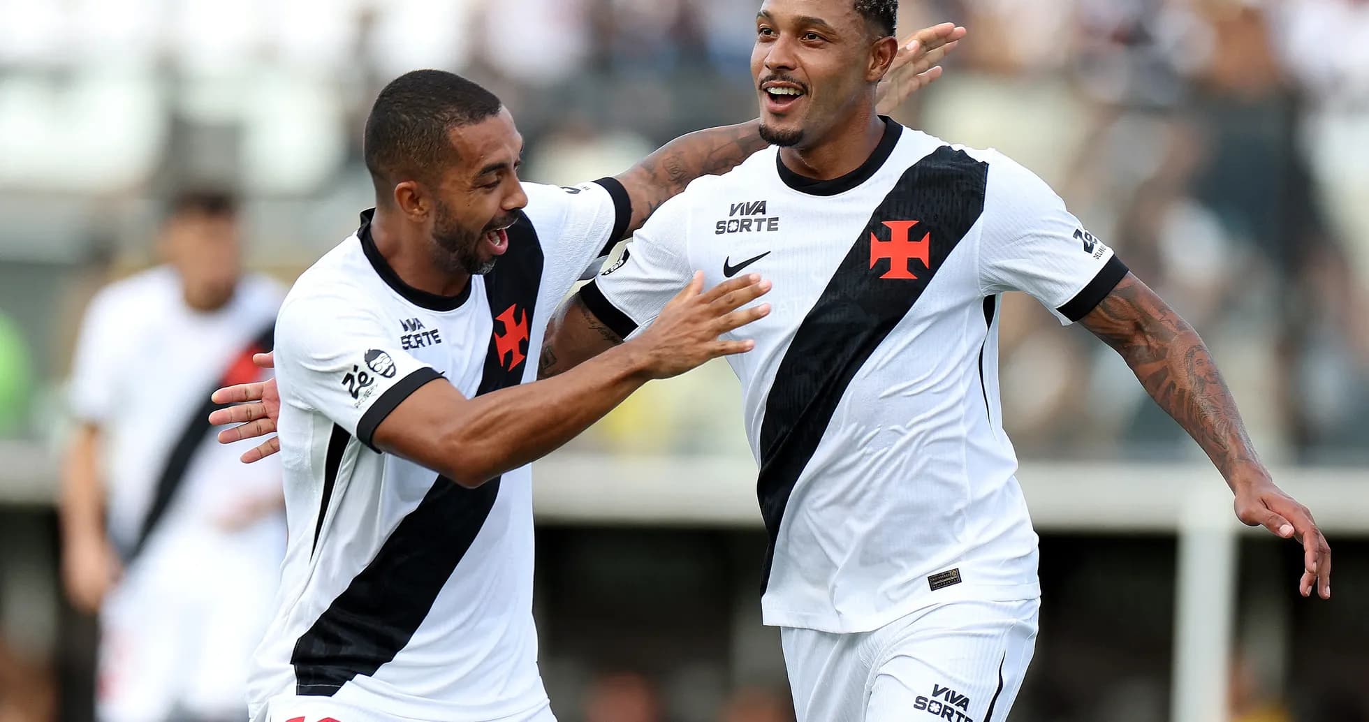 Jugadores de Vasco celebrando un gol