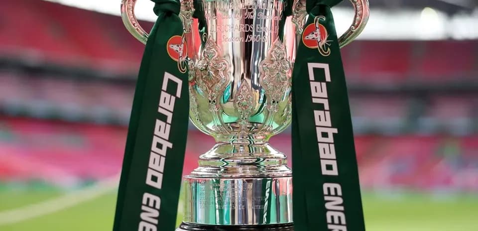 Trofeo Carabao Cup en estadio vacío