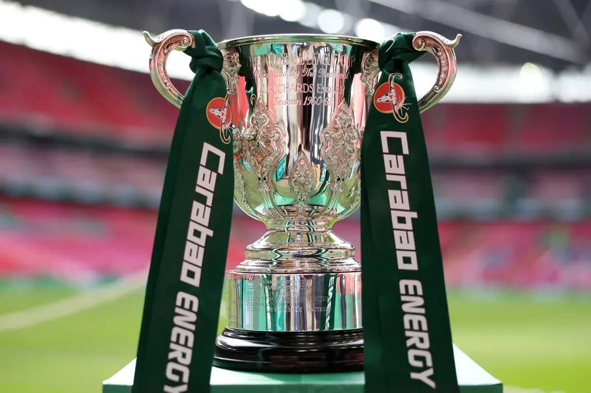 Trofeo Carabao Cup en estadio vacío