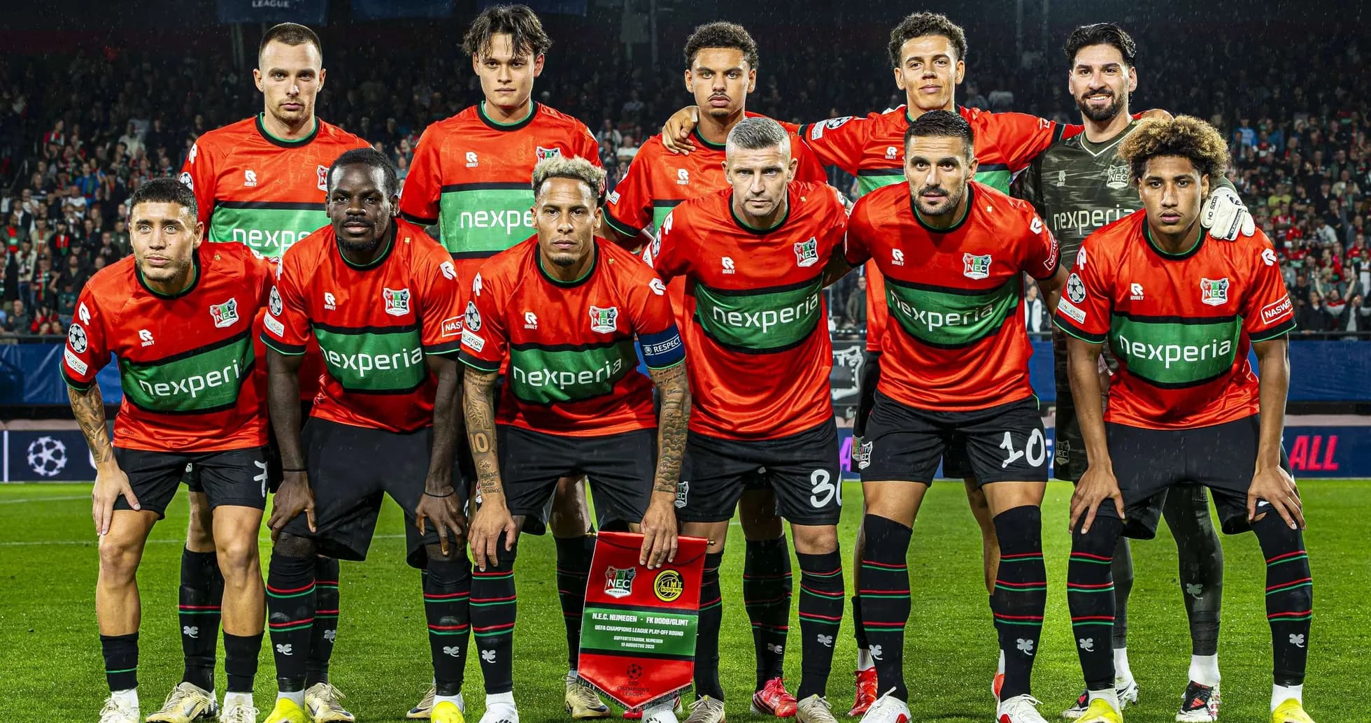 Jugadores de NEC Nijmegen posando para la foto