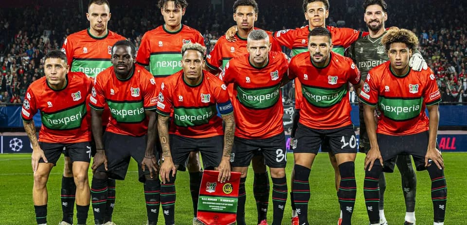 Jugadores de NEC Nijmegen posando para la foto