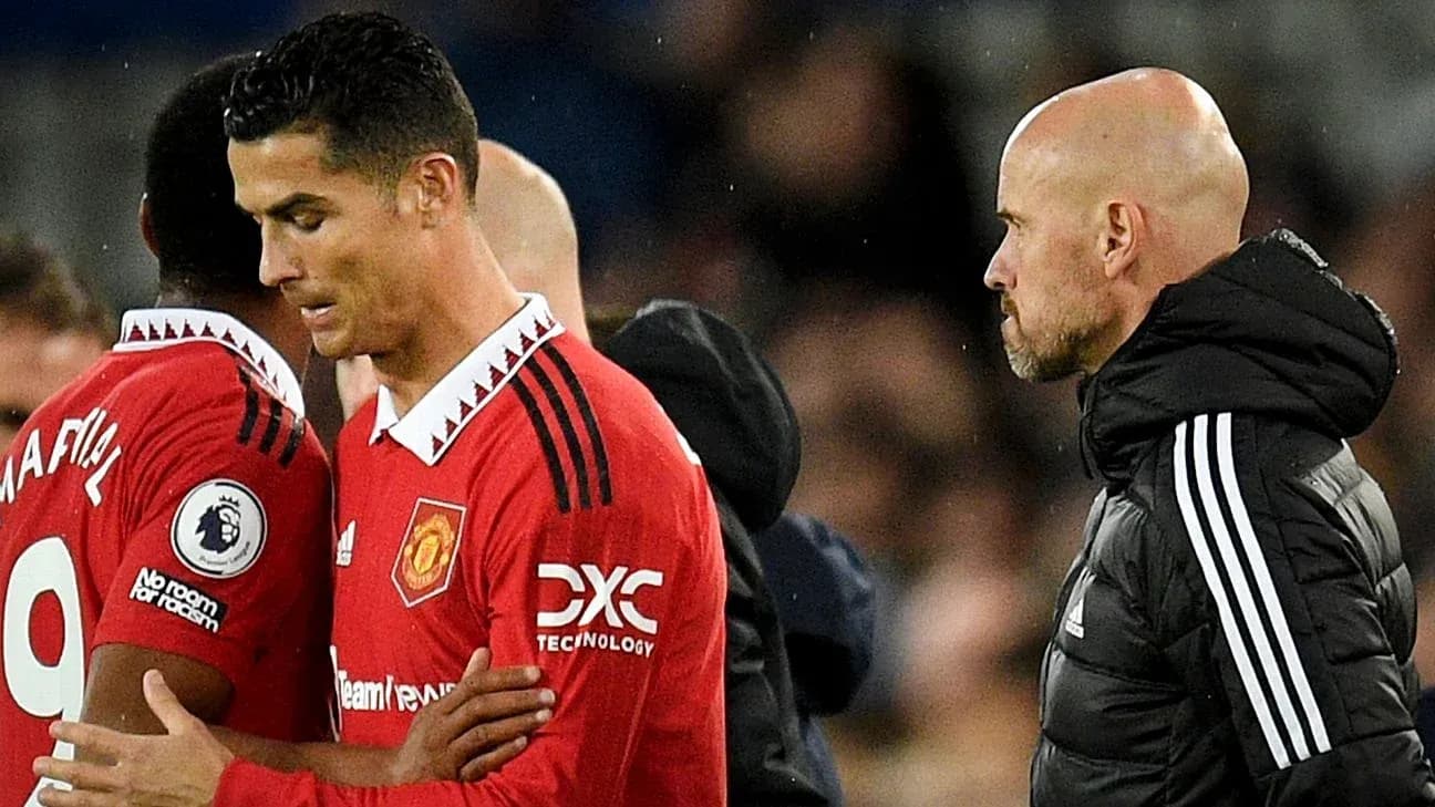 Cristiano Ronaldo siendo sustituido durante un partido