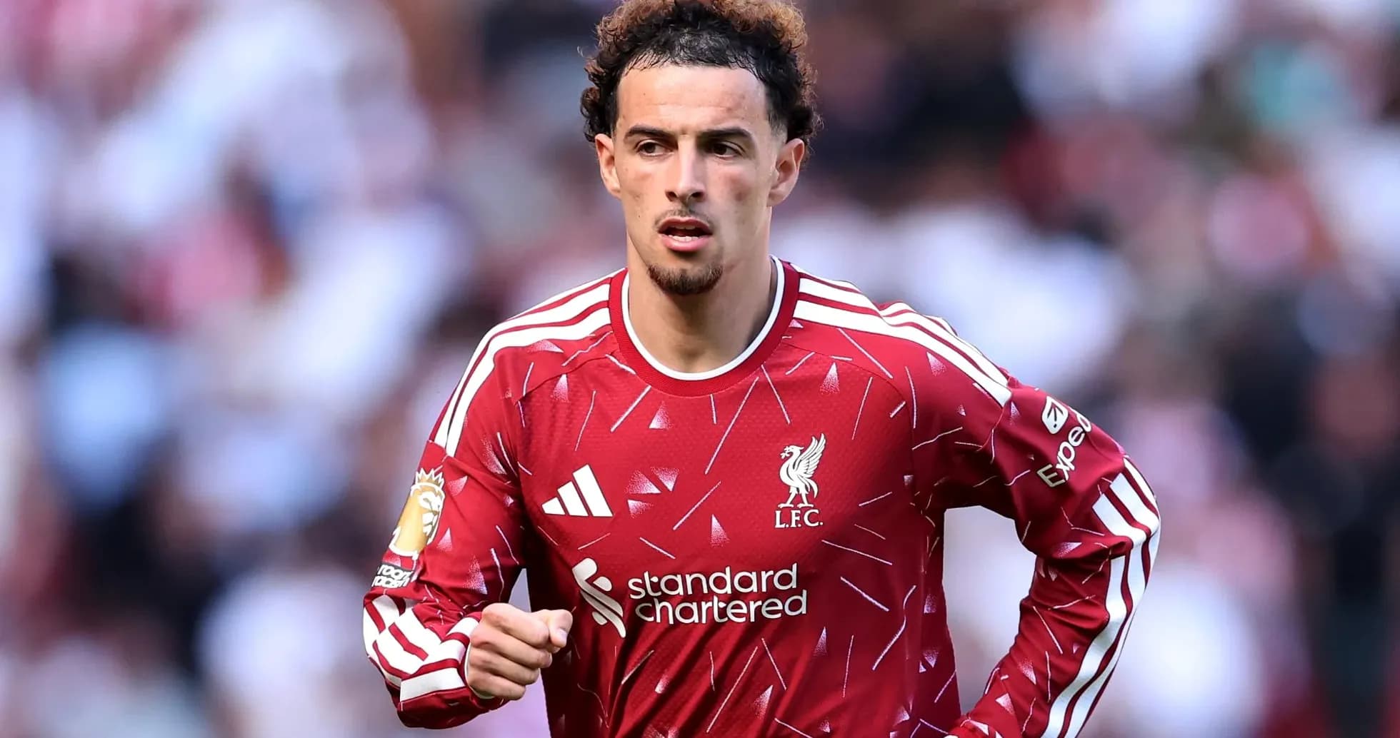 Jugador de Liverpool en acción durante el partido