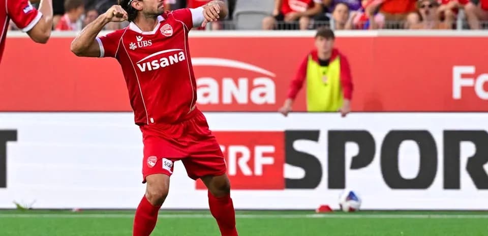 Jugador de FC Thun celebrando un gol