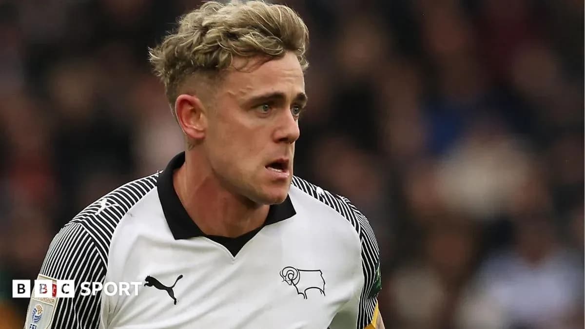 Jugador de Derby en acción durante el partido