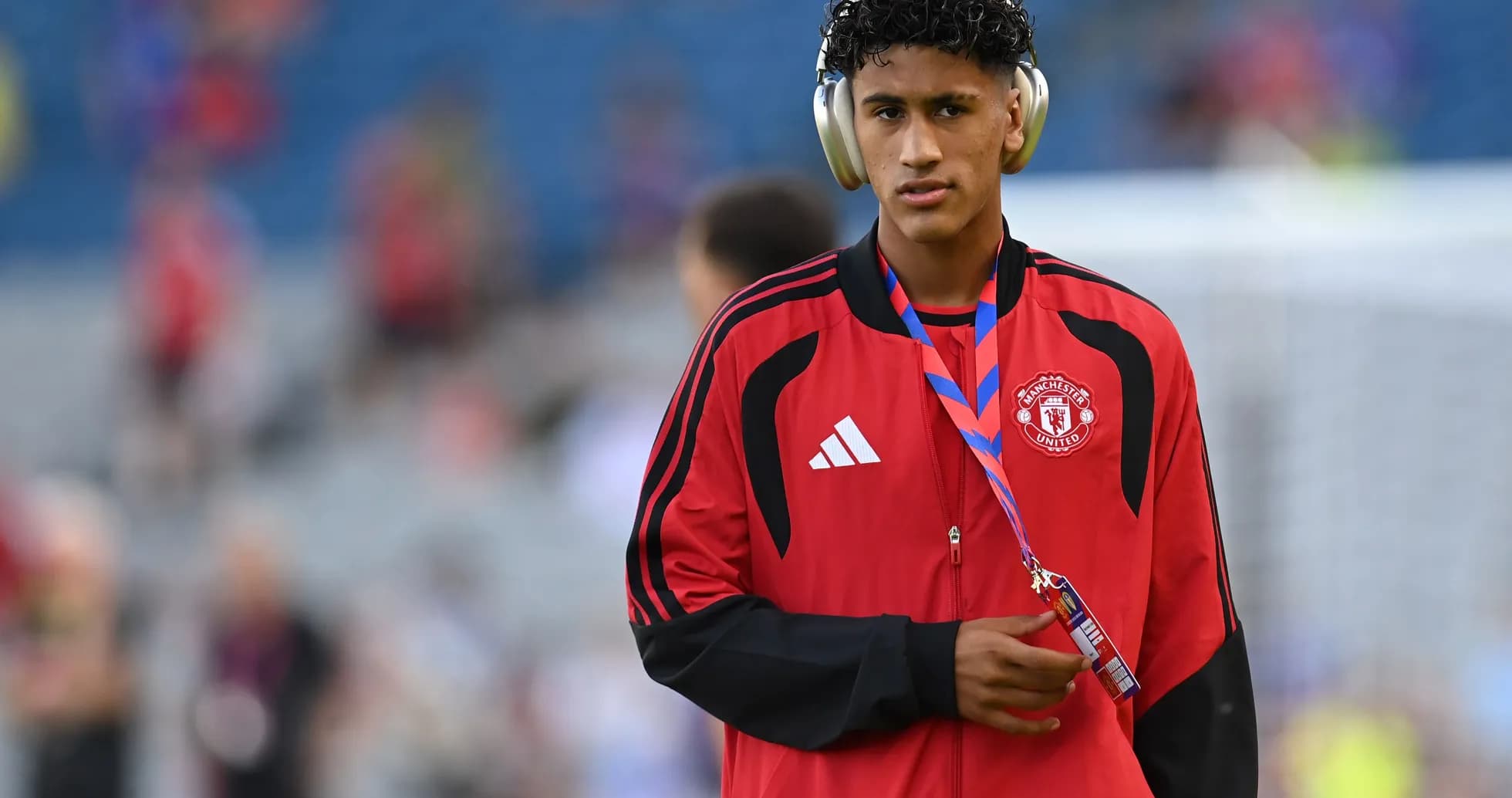 Jugador de Manchester United con auriculares antes del partido