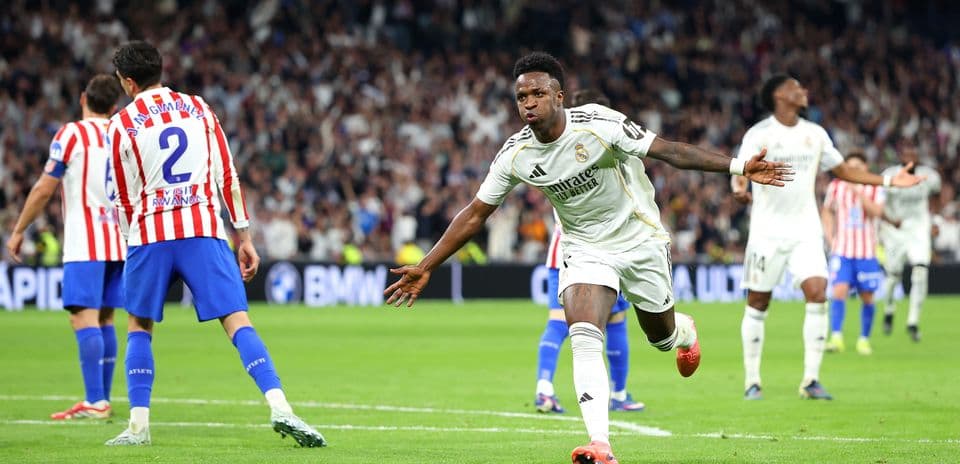 Vinícius Júnior celebrando un gol en el derbi