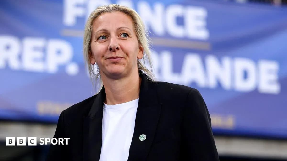 Entrenadora en evento de fútbol femenino en Francia