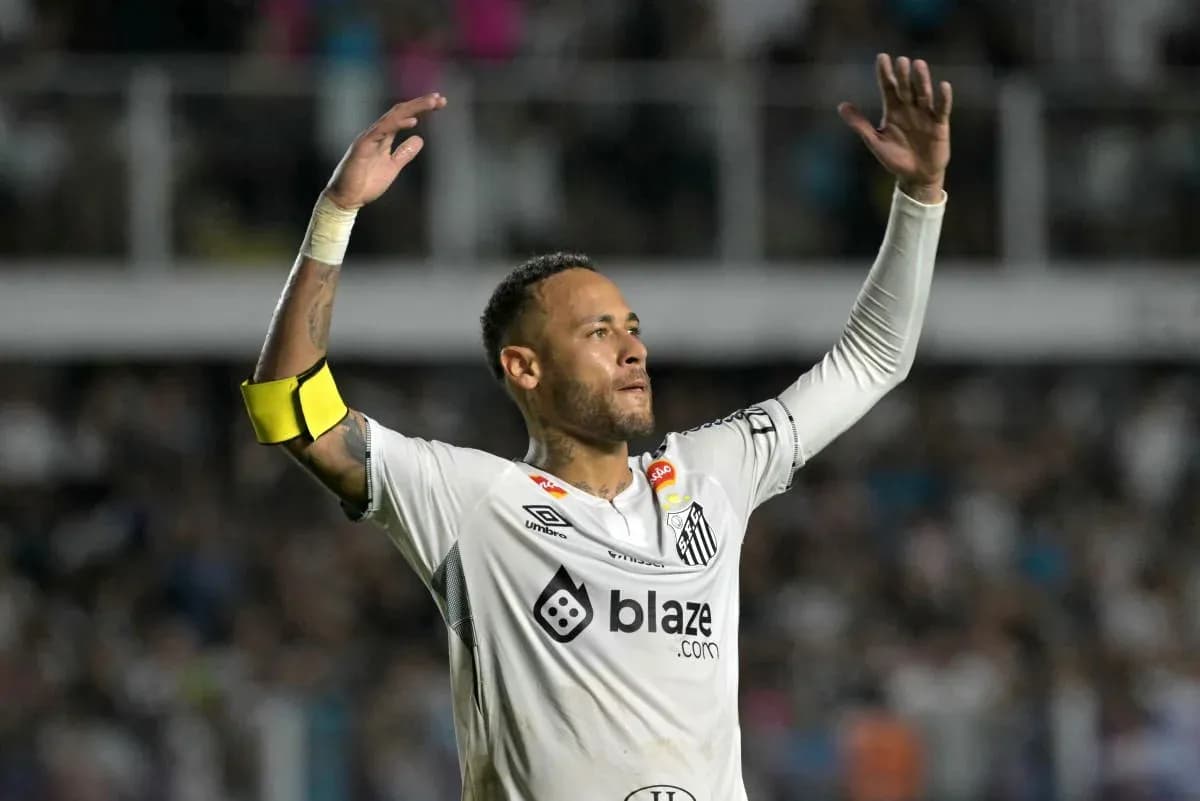 Jugador levantando las manos durante el partido