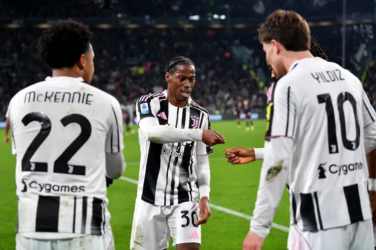 Jugadores de Juventus celebrando en el campo