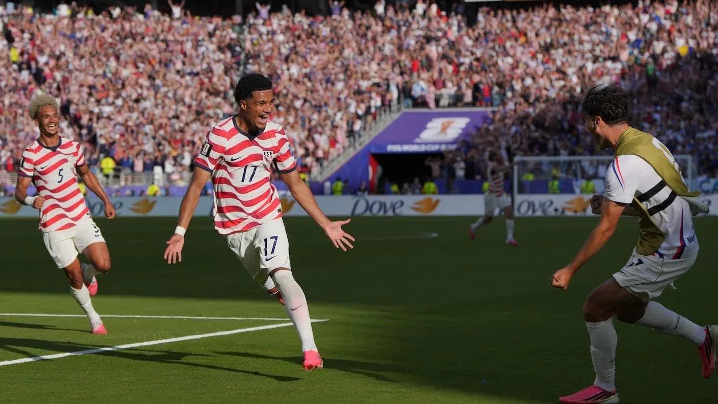 Jugadores de Estados Unidos celebrando un gol
