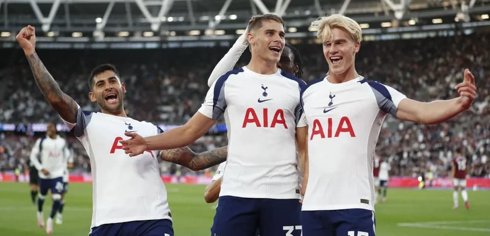 Jugadores del Tottenham celebrando un gol en el estadio