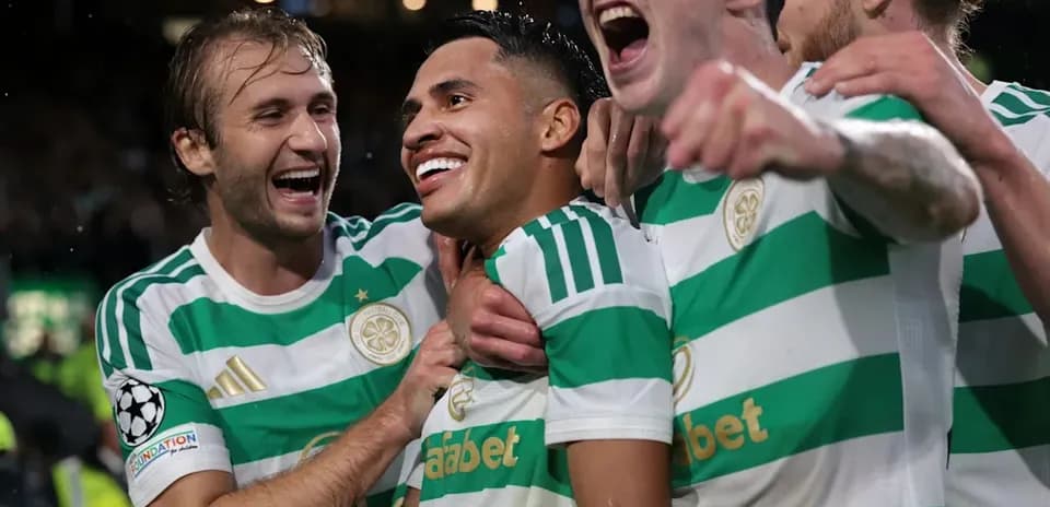 Jugadores de Celtic celebrando un gol en el partido