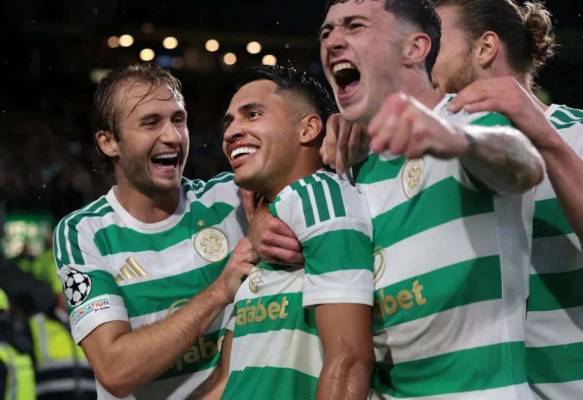 Jugadores de Celtic celebrando un gol en el partido