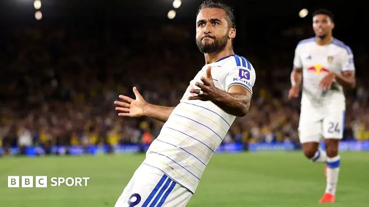 Jugador celebrando un gol en el campo de fútbol