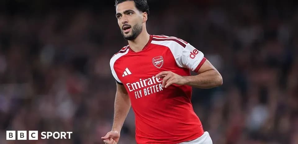 Jugador del Arsenal corriendo durante un partido