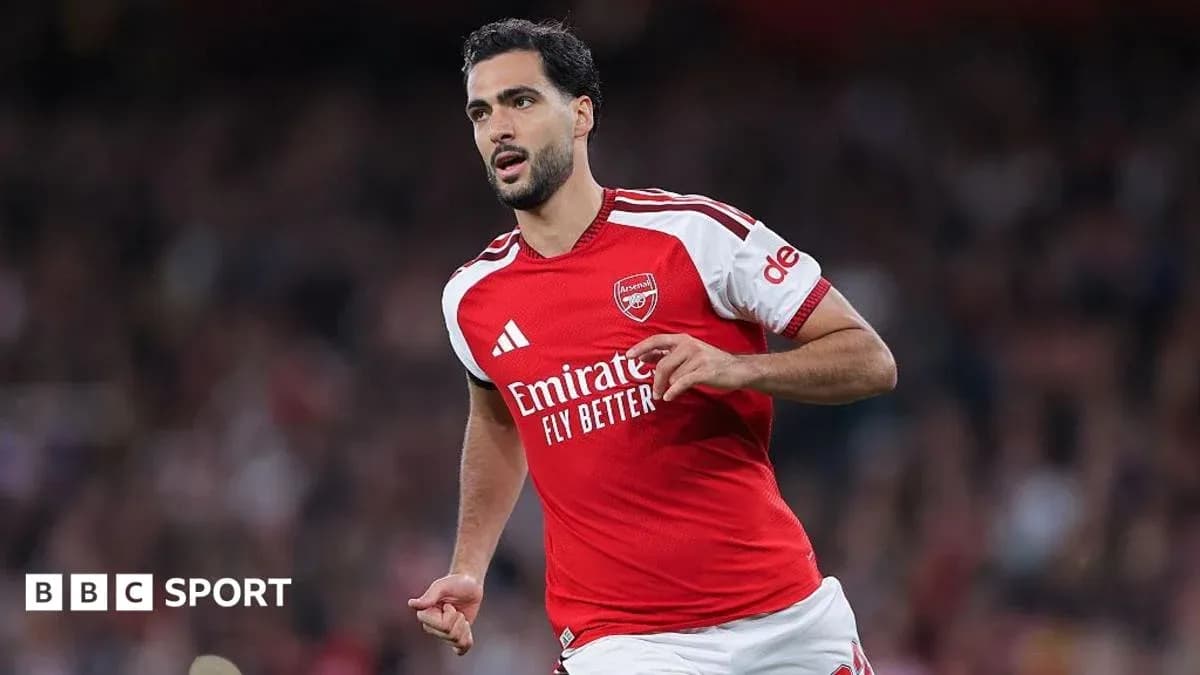 Jugador del Arsenal corriendo durante un partido