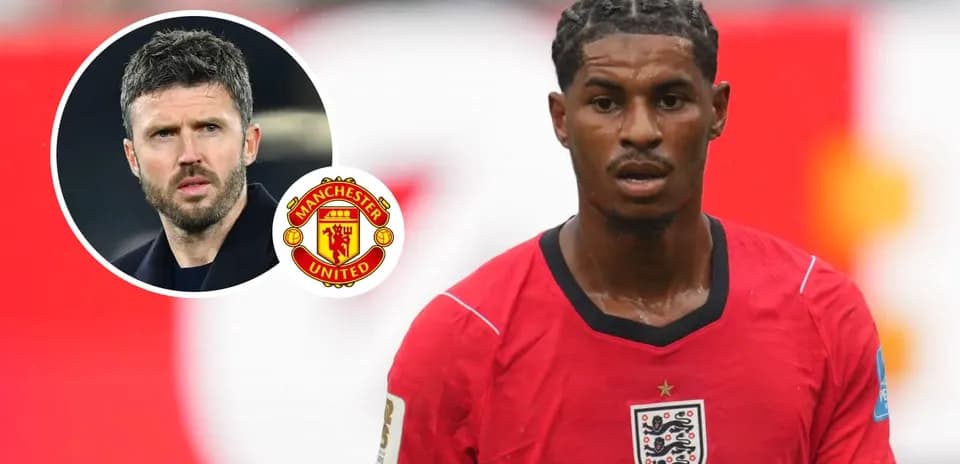 Jugador de Inglaterra con camiseta roja en el campo