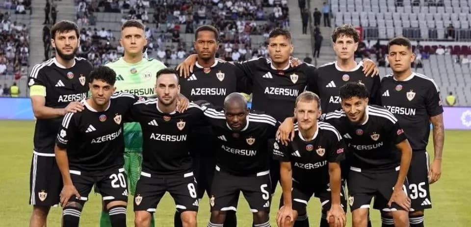 Equipo de Qarabag en el estadio