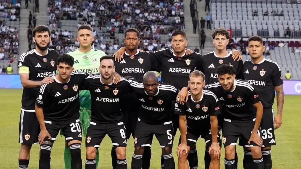 Equipo de Qarabag en el estadio
