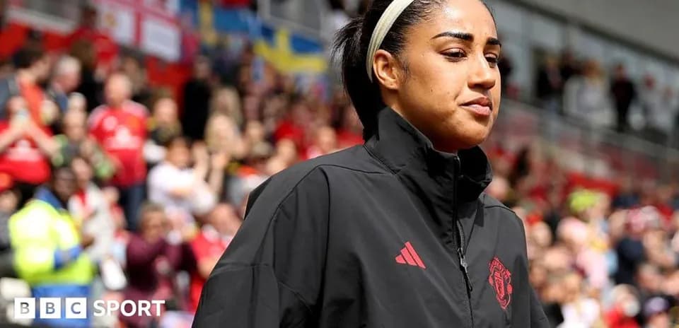 Jugadora de Manchester United entrando al campo