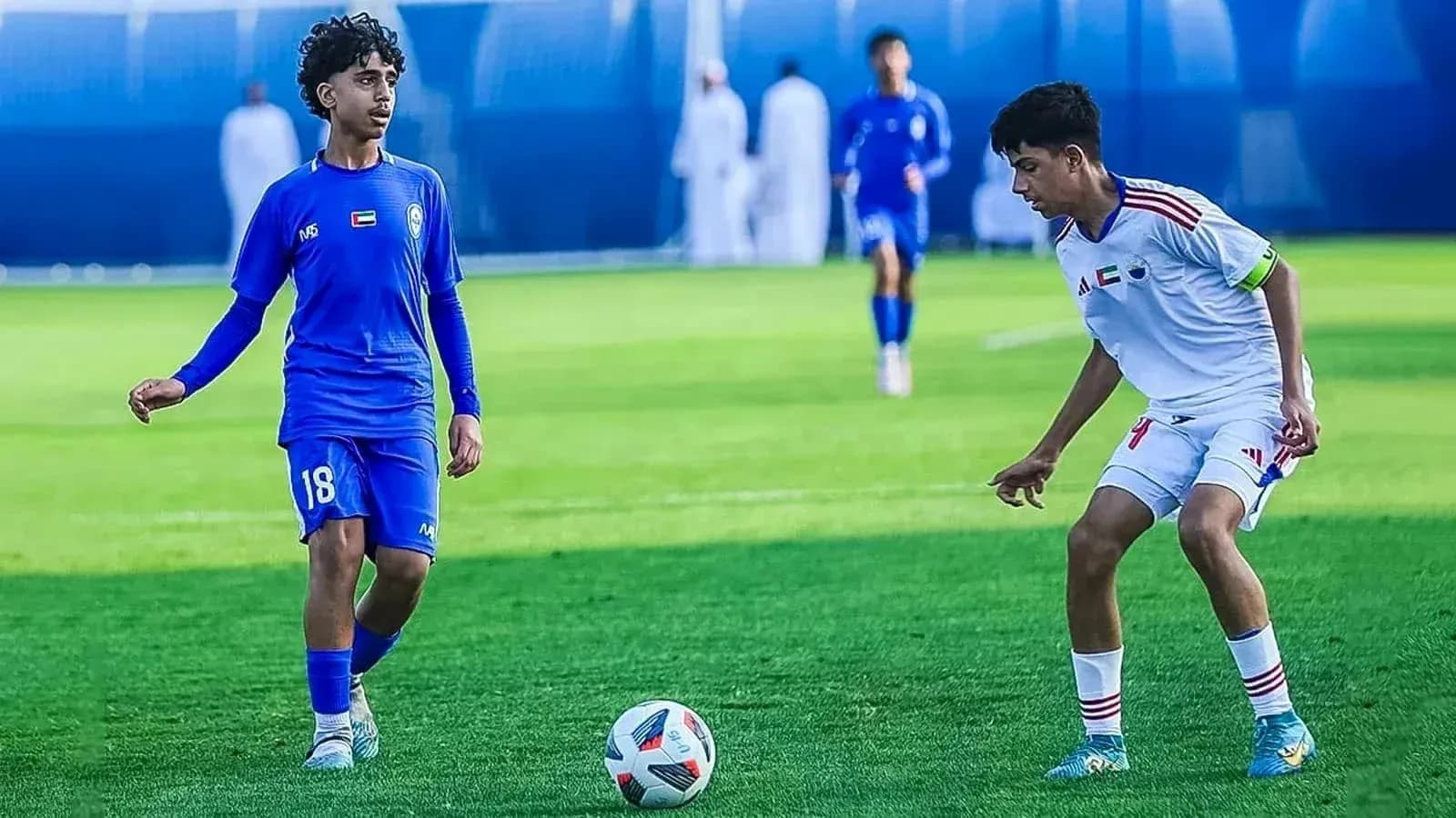 Jugadores de Al Bataeh U23 y Shabab Al-Ahli Dubai U23
