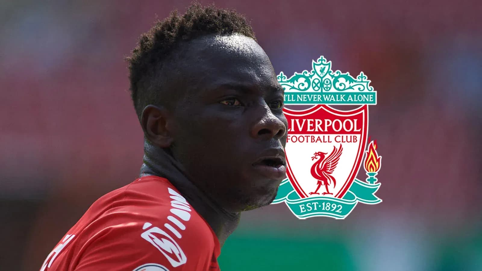 Jugador de Liverpool en primer plano durante un partido