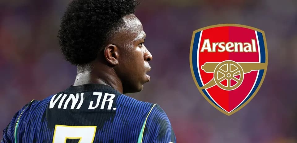 Jugador de fútbol con camiseta de Vini Jr. y logo de Arsenal