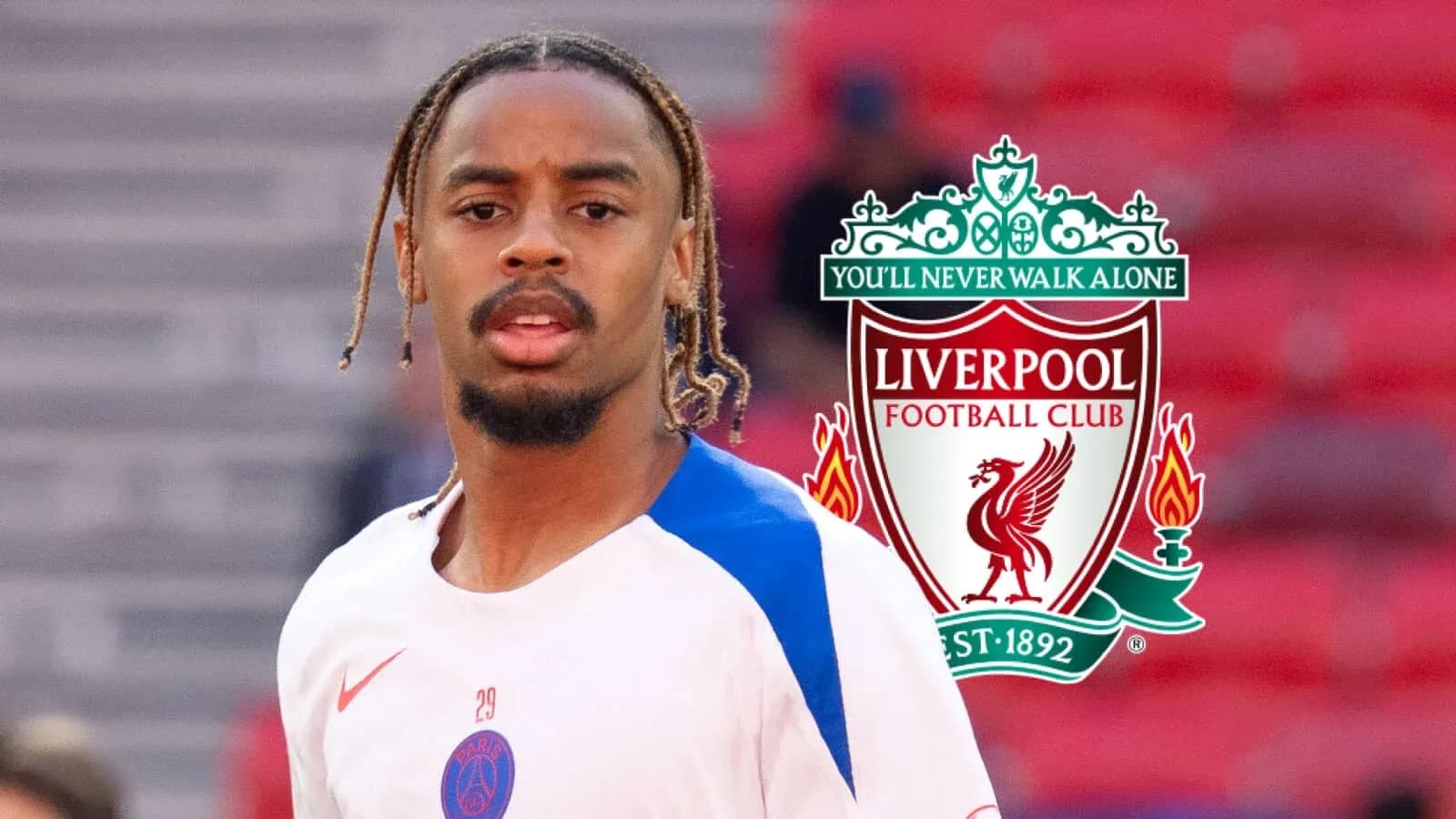 Jugador de PSG durante calentamiento con escudo de Liverpool