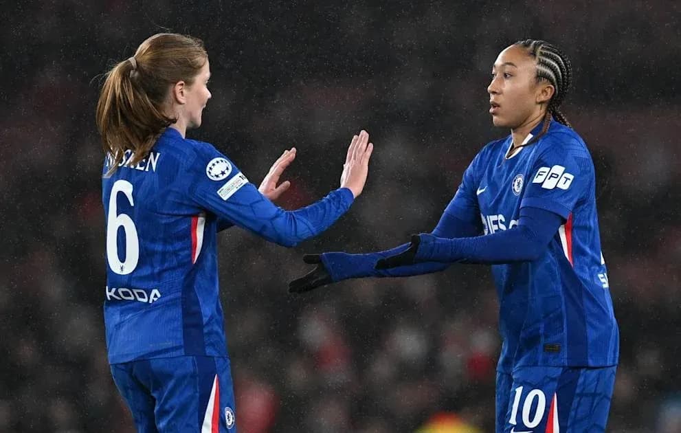 Jugadoras de Chelsea celebrando durante el partido