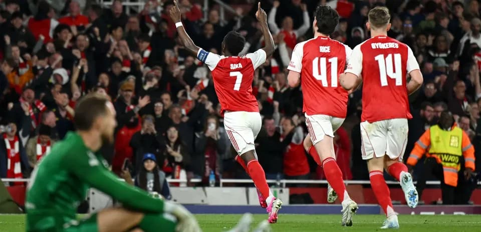 Jugador celebra un gol en el partido