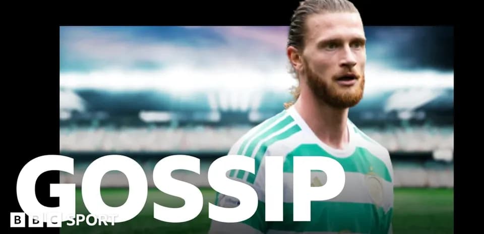 Jugador de fútbol en uniforme de Celtic en estadio